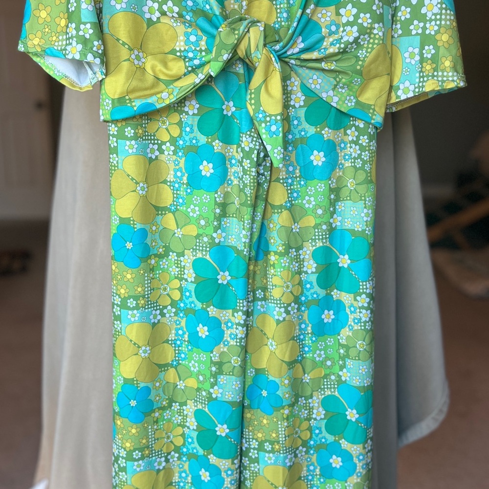 Yesterday People XS retro floral 2 pc set - tie front crop top and flare pants